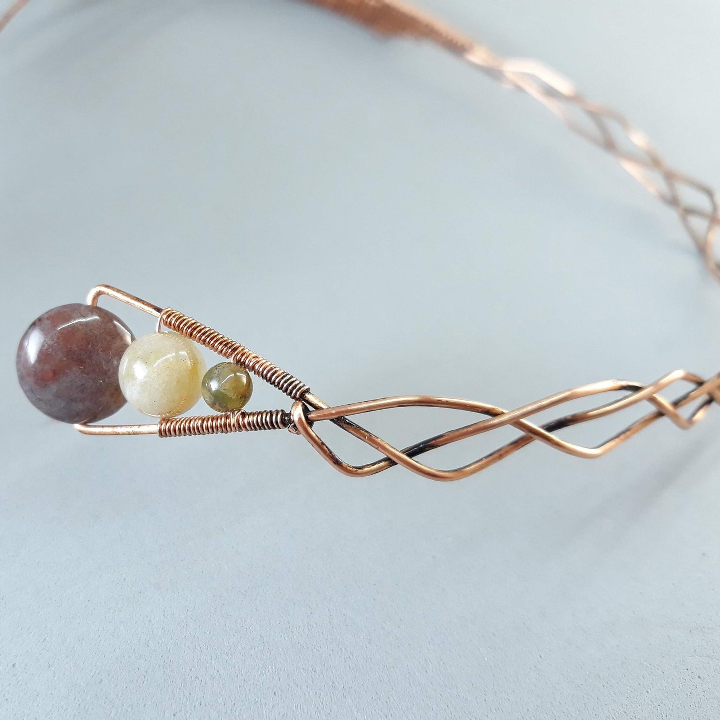 Collar de Fantasía de alambre de cobre con Diseño Artístico