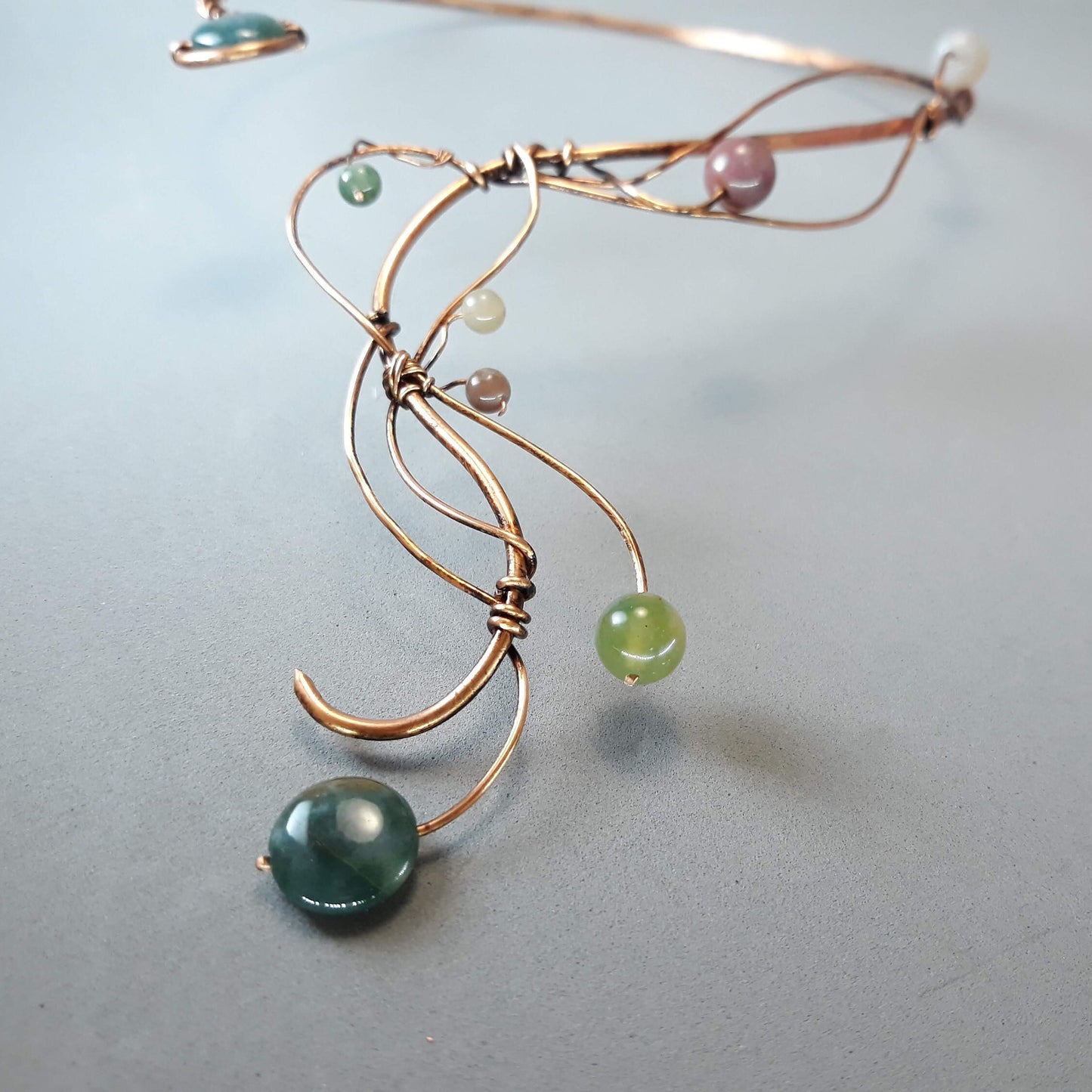 Collar de alambre de cobre de estilo élfico con ágata india