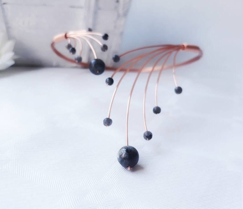 Open necklace with larvikite beads