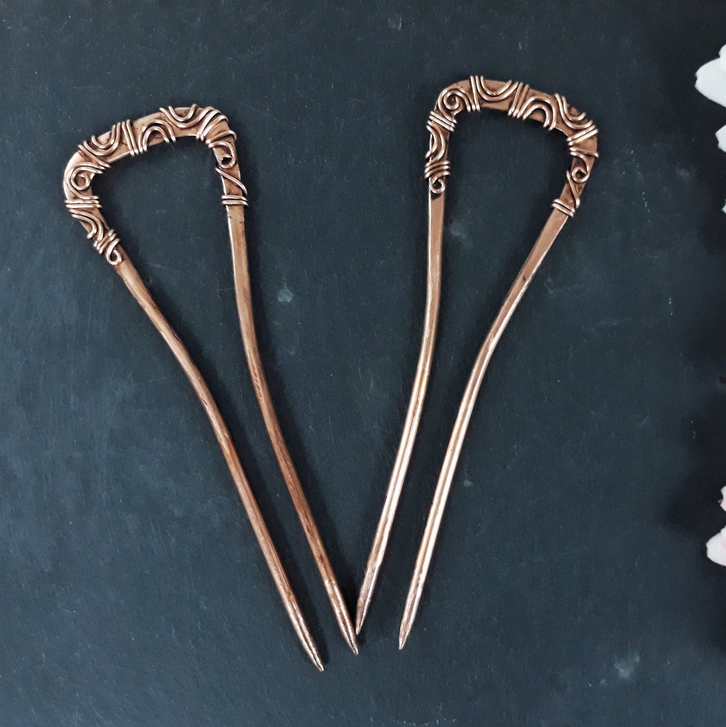 2 Essstäbchen aus Kupfer im Art-Déco-Stil mit Filigran
