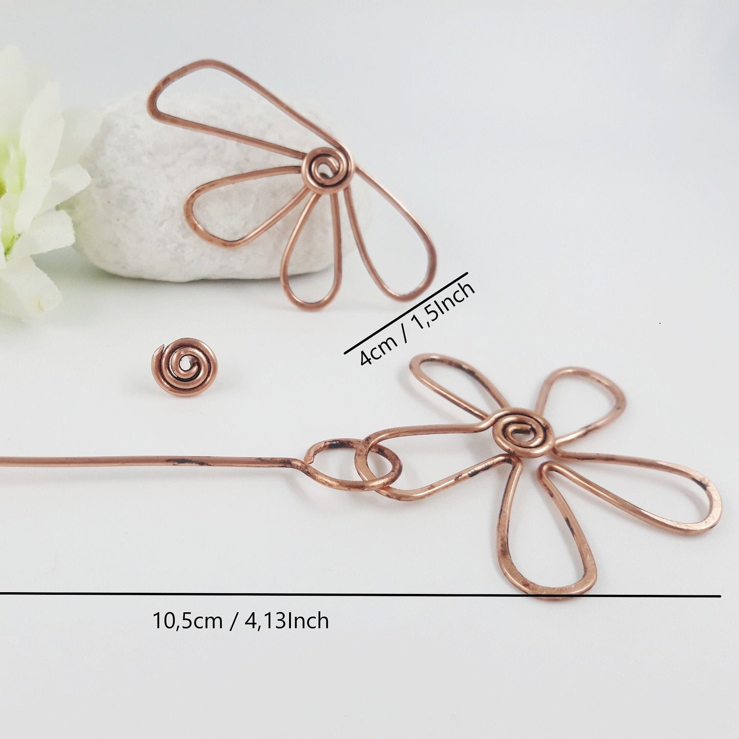 Pendientes de alambre de cobre con diseño de flores