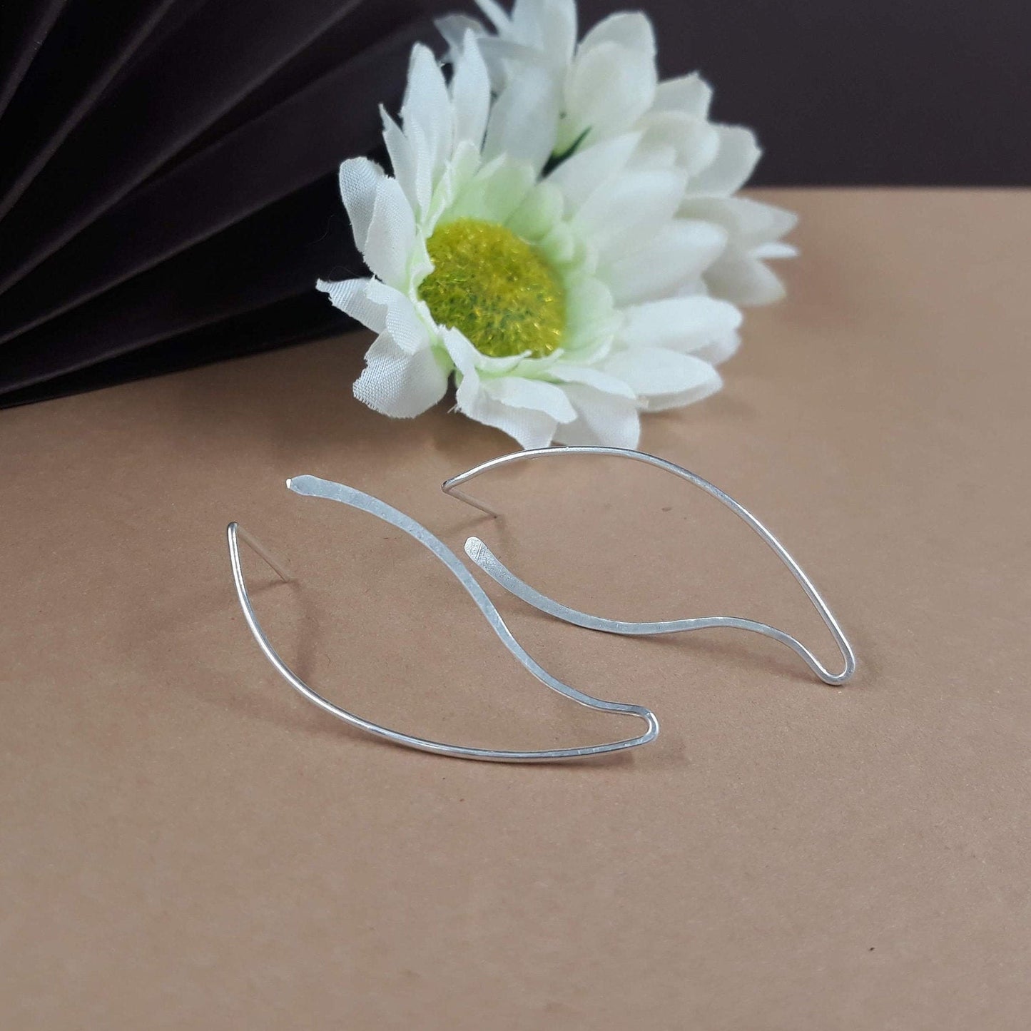 Pendientes de hoja minimalista de plata 950