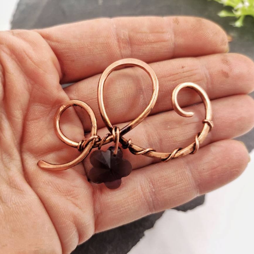 Pasador con flor de cristal austriaco