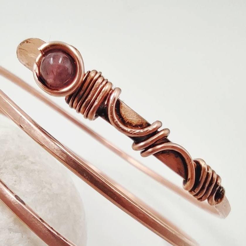 Brazalete superior estilo griego con lepidolita