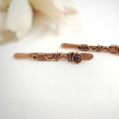 2 horquillas de alambre de cobre con amatista