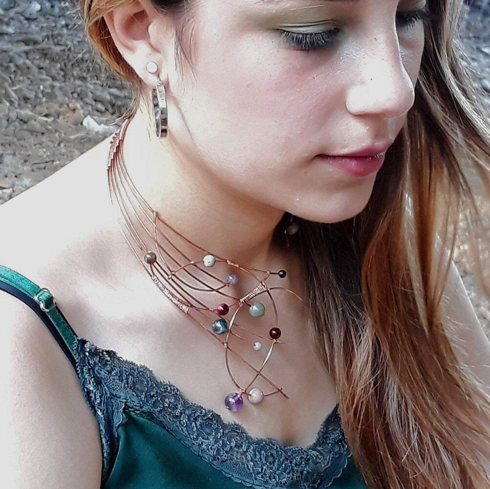 Collar de Fantasía de alambre de cobre con Diseño Artístico y Piedras Naturales