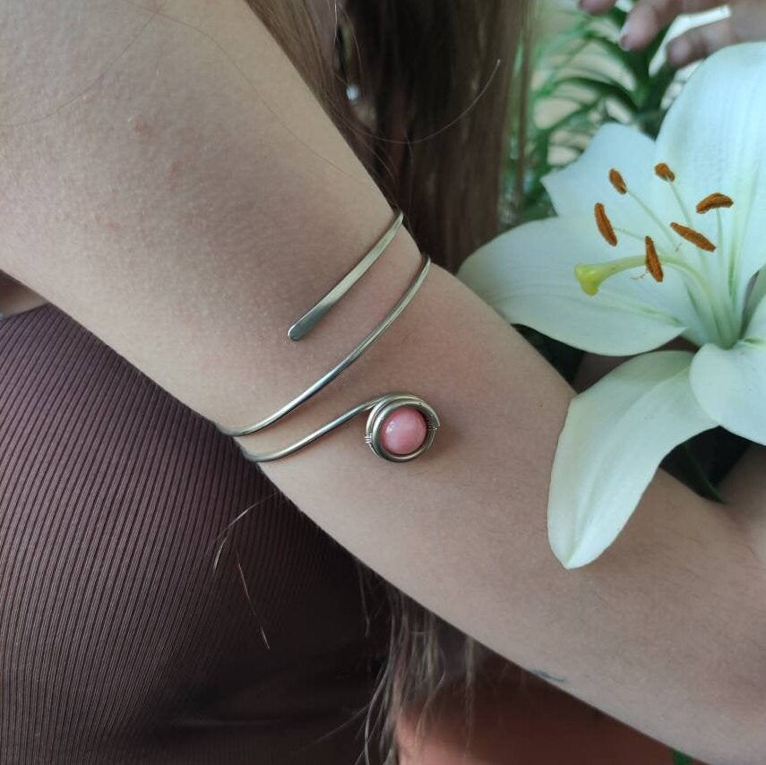 Brazalete de plata alemana con cuenta de jade rosa