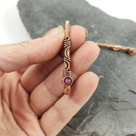 2 Haarnadeln aus Kupferdraht mit Amethyst