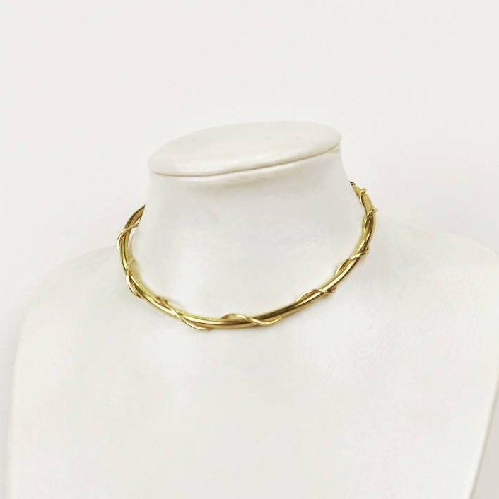 Collar minimalista de alambre de latón, choker dorado hecho a mano