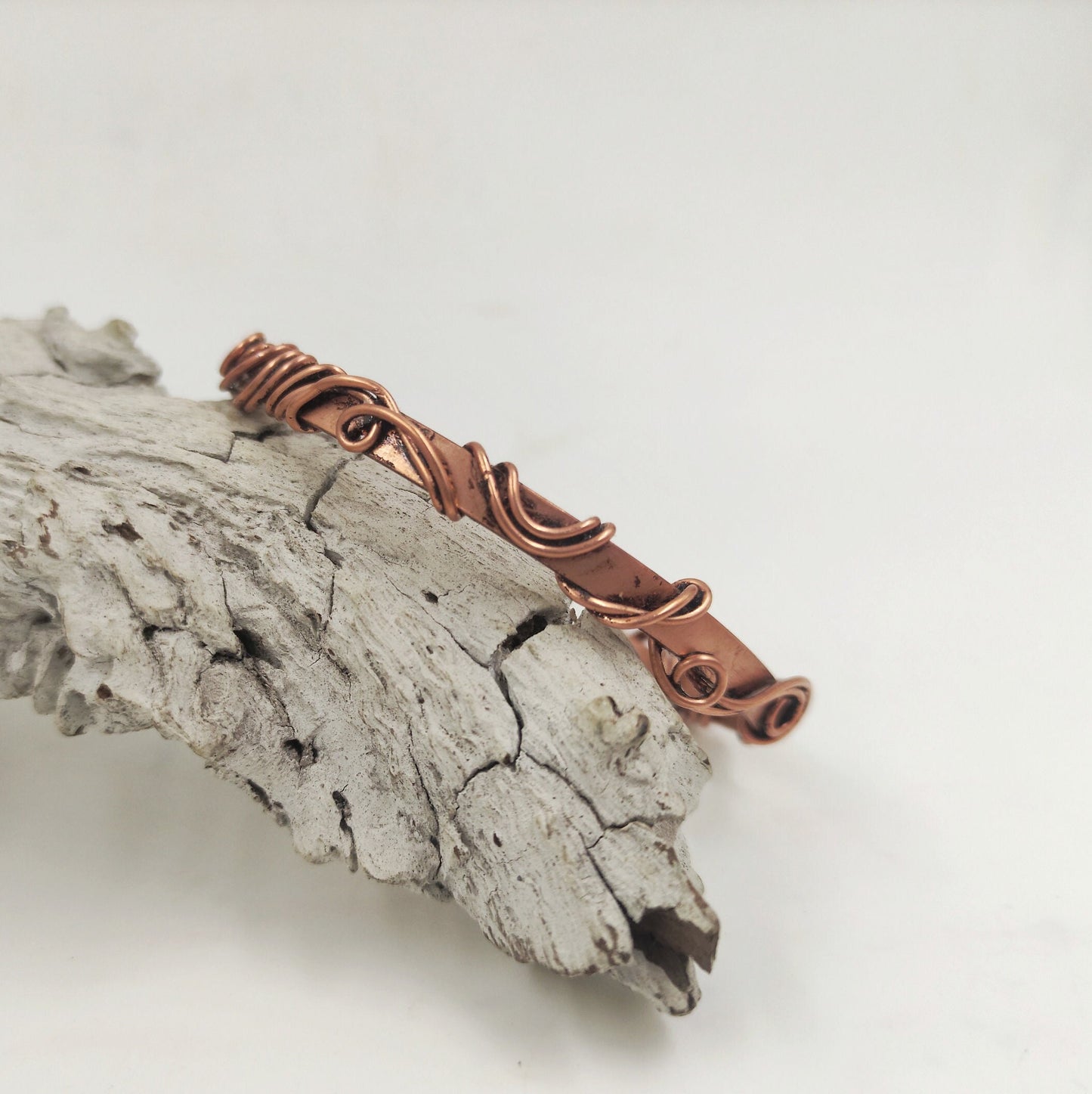 Pulsera de estilo élfico en alambre de cobre