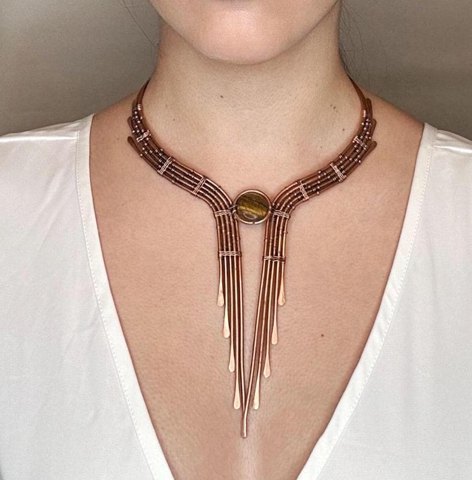 Collar de estilo élfico de alambre cobre y ojo de tigre